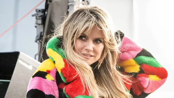 Model-Mama Heidi Klum dr&uuml;ckte bei einem Shooting selbst auf den Ausl&ouml;ser der Kamera. - &copy; Kay Nietfeld/dpa