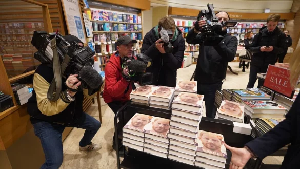 An Presse mangelte es nicht f&uuml;r Prinz Harrys Autobiografie mit dem Titel &laquo;Spare&raquo;. - &copy; James Manning/PA Wire/dpa