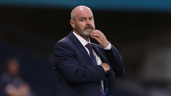 Trainer Steve Clarke hat seinen Vertrag mit dem schottischen Verband bis 2026 verl&auml;ngert. - &copy; Lee Smith/Pool Reuters/AP/dpa