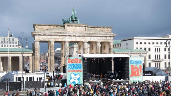 Ein Klima-B&uuml;ndnis will mit dem Berliner Volksentscheid an diesem Sonntag erreichen, dass die Hauptstadt 15 Jahre fr&uuml;her als geplant - bis 2030 - klimaneutral wird. - &copy; Paul Zinken/dpa