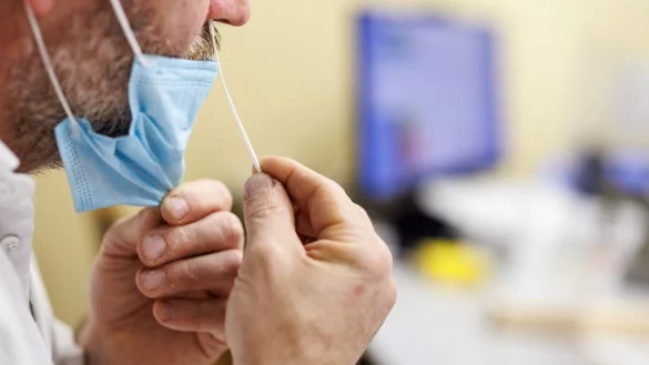 Viele Deutsche machen sich keine Sorgen vor einer m&ouml;glichen Corona-Ansteckung in diesem Herbst und Winter. - &copy; Matthias Balk/dpa