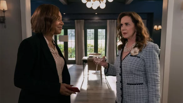 Tiffany Haddish (l) und Elizabeth Perkins spielen in &laquo;The Afterparty&raquo; mit. - &copy; Aidan Monaghan/Apple TV+/dpa