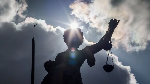 Steht f&uuml;r Gerechtigkeit: die r&ouml;mische G&ouml;ttin Justitia. - &copy; Frank Rumpenhorst/dpa/dpa-tmn