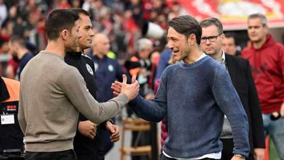 Konkurrenten um die europ&auml;ischen Pl&auml;tze: Leverkusen-Trainer Xabi Alonso (l) und Wolfsburgs Niko Kovac. - &copy; Federico Gambarini/Deutsche Presse-Agentur GmbH/dpa