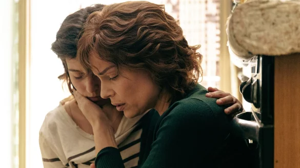 Die Schauspielerinnen Gaia Girace und Micaela Ramazzotti in einer Szene aus &laquo;The Good Mothers&raquo;. Das Mafia-Drama wurde mit dem Berlinale Series Award ausgezeichnet. - &copy; Claudio Iannone/Berlinale /dpa