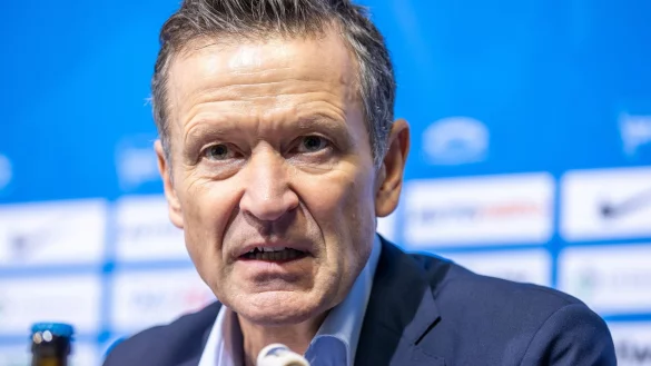 Thomas Herrich, Kaufm&auml;nnischer Gesch&auml;ftsf&uuml;hrer von Hertha BSC, spricht w&auml;hrend einer Pressekonferenz. - &copy; Andreas Gora/dpa