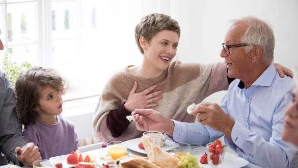 Ich mach mal alles anders? Um einen eigenen Erziehungsstil f&uuml;r ihre Kinder zu finden, m&uuml;ssten sich Eltern zuerst zu ihren eigenen Eltern abgrenzen. - &copy; Mijo/Westend61/dpa-tmn