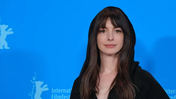 Schauspielerin Anne Hathaway (USA) kommt zum Photocall f&uuml;r den Film &laquo;She came to me&raquo;. - &copy; Soeren Stache/dpa/Archivbild