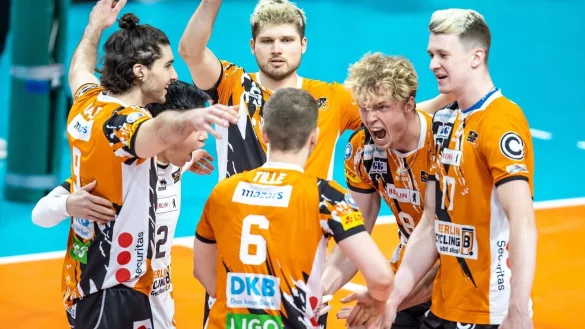 Die Berlin Volleys durften sich &uuml;ber den Sieg &uuml;ber den VfB Friedrichshafen freuen. - &copy; Andreas Gora/dpa