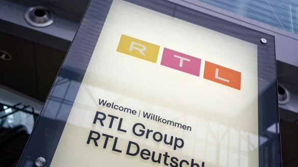 Ein Schild am Eingang des RTL-Geb&auml;udes in K&ouml;ln. Die RTL-Gruppe w&uuml;nscht sich deutlich mehr Streaming-Abonnenten. - &copy; Henning Kaiser/dpa