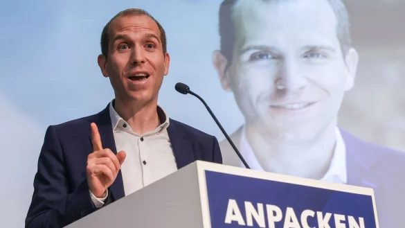 Hamburgs CDU-Landesvorsitzender Dennis Thering ruft seine Partei zur Geschlossenheit auf. - &copy; Christian Charisius/dpa