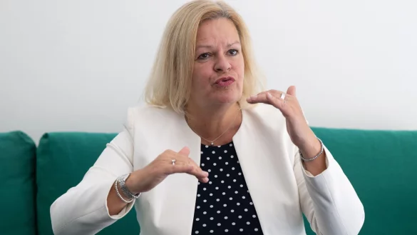 Bundesinnenministerin Nancy Faeser ist in Deutschland f&uuml;r den Sport zust&auml;ndig. - &copy; Boris Roessler/dpa