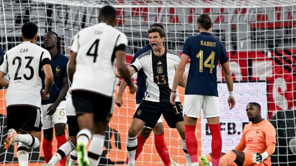 Thomas M&uuml;ller (M) erzielte das Tor zum 1:0. - &copy; Federico Gambarini/dpa