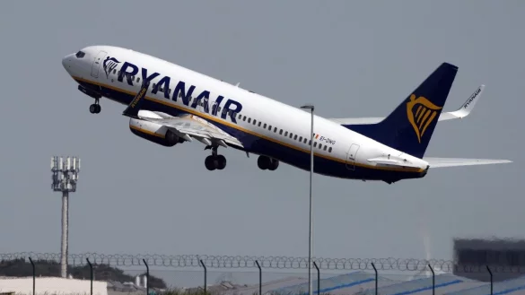 Eine Boeing 737 der Fluggesellschaft Ryanair startet vom Flughafen Berlin Brandenburg (BER) &laquo;Willy Brandt&raquo;. - &copy; Soeren Stache/dpa