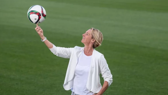 Bundestrainerin Martina Voss-Tecklenburg freut sich auf die WM in diesem Jahr. - &copy; Boris Roessler/dpa