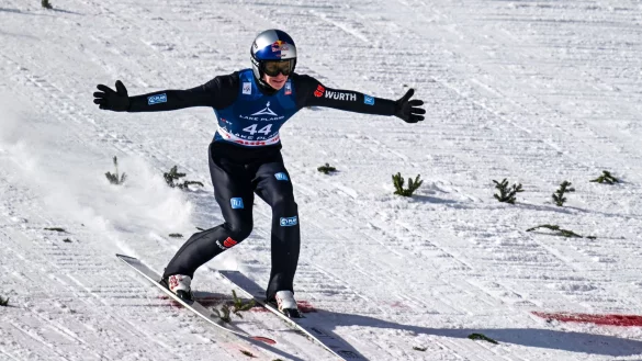 Skispringer Andreas Wellinger bei der Landung. - &copy; Hans Pennink/FR58980 AP/dpa