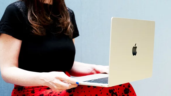 Keine Anschreiben verfassen, keine Bewerbungsgespräche führen: Das Recruiting-Konzept Open Hiring soll beides möglich machen. - © Bernd Diekjobst/dpa-tmn