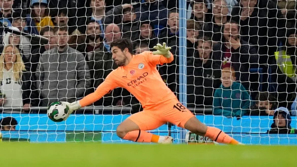 Wechselte von Arminia Bielefeld zu Manchester City: Keeper Stefan Ortega Moreno. - &copy; Andrew Yates/Zuma Press/dpa