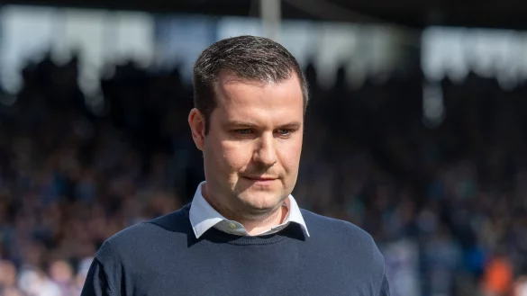 Bochums Technischer Direktor Marc Lettau betritt das Stadion. - &copy; David Inderlied/dpa