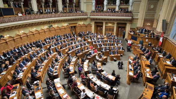Das Schweizer Parlament bleibt beim Nein: Es lehnt ein Gesetz ab, das anderen Staaten die Weitergabe von Schweizer R&uuml;stungsmaterial an die Ukraine erlaubt h&auml;tte. - &copy; Anthony Anex/KEYSTONE/POOL/dpa