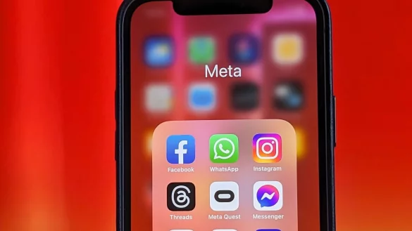 Die neuen Regeln gelten auch für den Facebook-Konzern Meta. - © Christoph Dernbach/dpa