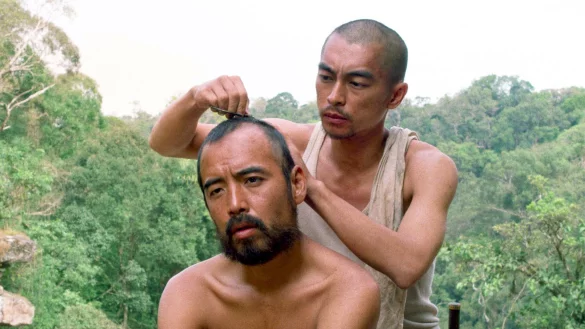 Kozuka (Yuya Matsuura, li.) und Leutnant Onoda (Yuya Endo) in &laquo;Onoda : 10.000 N&auml;chte im Dschungel&raquo;. - &copy; bathysphere/ARTE F/dpa