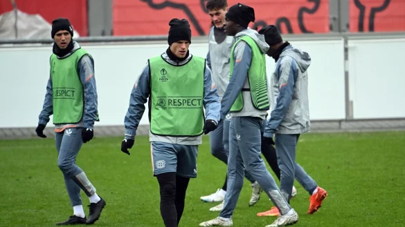 Leverkusens Spieler in Aktion beim Abschlusstraining vor dem Spiel gegen Ferencvaros Budapest. - &copy; Federico Gambarini/dpa
