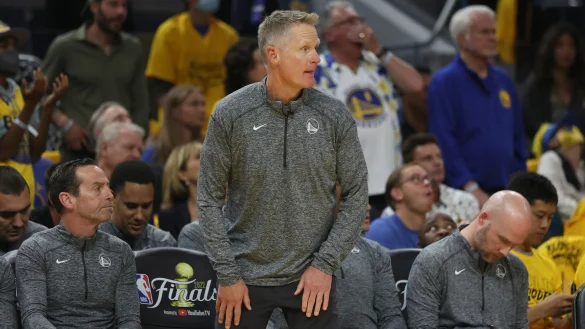 Sah einen lockeren Sieg seiner Mannschaft: USA-Coach Steve Kerr. - &copy; Jed Jacobsohn/AP/dpa