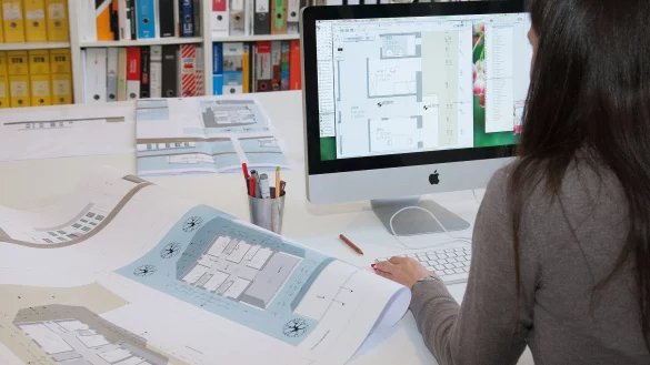 Mit Hilfe von Praktika k&ouml;nnen Studierende herausfinden, in welcher Art von Unternehmen sie sich besonders wohlf&uuml;hlen. Doch manchmal kann ein Nebenjob im gew&uuml;nschten Bereich die bessere Wahl sein. - &copy; Kai Remmers/dpa Themendienst/dpa-tmn