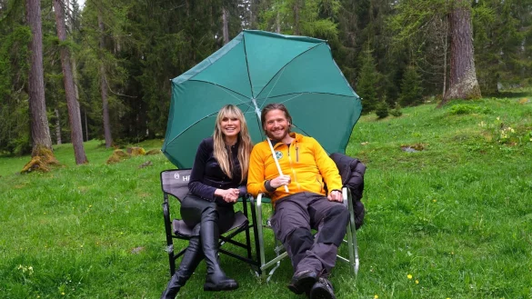 Heidi Klum ist in einer Folge von &laquo;Die Bergretter&raquo; mit Sebastian Str&ouml;bel zu sehen. - &copy; Nicole Giesa/ZDF/dpa