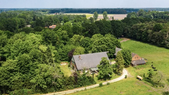 Auch in diesem Jahr kommen acht mehr oder weniger prominente Paare ins &laquo;Sommerhaus der Stars&raquo;. - &copy; Guido Kirchner/dpa