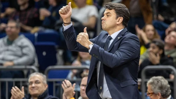 Headcoach Israel Gonz&aacute;lez holte mit Alba den achten Liga-Sieg in Serie. - &copy; Andreas Gora/dpa