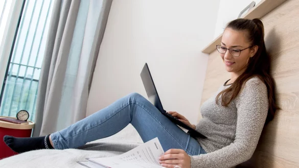 Ohne Abi studieren und im Job vorankommen: Das Aufstiegsstipendium macht es möglich. - © Christin Klose/dpa-tmn