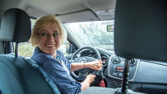 Noch fit am Steuer? Wer m&ouml;chte, kann seine Fahrk&uuml;nste in einer Fahrschule &uuml;berpr&uuml;fen lassen. - &copy; Christin Klose/dpa-tmn