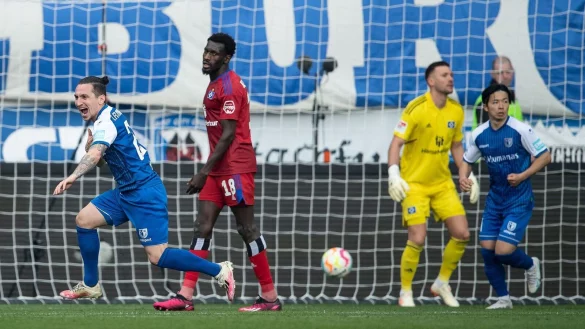 Der HSV musste in Magdeburg einen D&auml;mpfer im Aufstiegsrennen hinnehmen. - &copy; Swen Pf&ouml;rtner/dpa