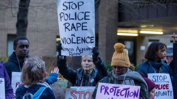 Demonstrantinnen von Women Against Rape & Women of Colour Global Woman\\\'s strike versammeln sich vor dem Southwark Crown Court in London. - &copy; Tayfun Salci/ZUMA Press Wire/dpa