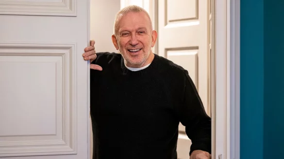 Der franz&ouml;sische Modedesigner Jean Paul Gaultier, aufgenommen nach einem Interview. - &copy; Lennart Preiss/dpa