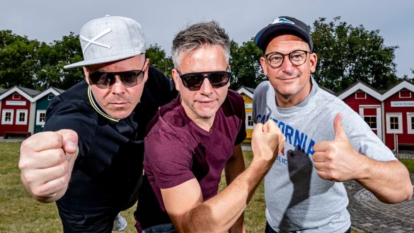 Boris Lauterbach alias "K&ouml;nig Boris" (l-r), Martin Vandreier alias "Doktor Renz" und Bj&ouml;rn Warns alias "Bj&ouml;rn Beton". - &copy; Axel Heimken/dpa