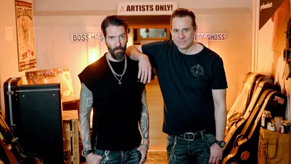 Alec V&ouml;lkel (l) und Sascha Vollmer bleiben sich treu. - &copy; Britta Pedersen/dpa