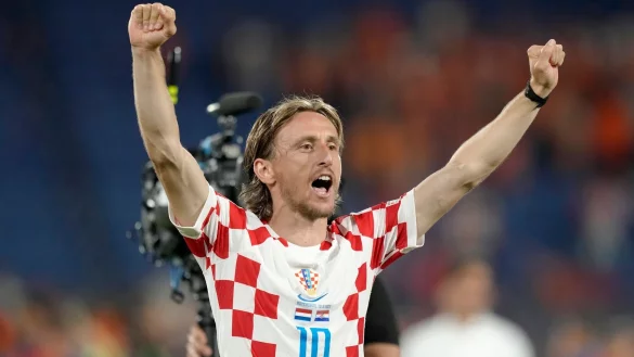 Kroatiens Luka Modric jubelt nach dem Sieg gegen die Niederlande. - &copy; Peter Dejong/AP