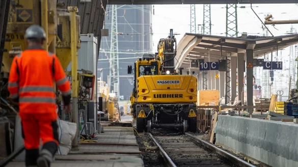 Bis 2030 soll die Schienen-Infrastruktur in einen besseren Zustand gebracht werden. - &copy; Silas Stein/dpa