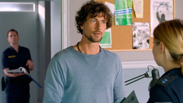 Jakob Graf (M) als Gerichtsmediziner Dr. Philipp Hartmann in der Watzmann-Folge &laquo;Trachtenwahnsinn&raquo;. - &copy; --/ARD/Lucky Bird Pictures/Savoy Film Productions/dpa