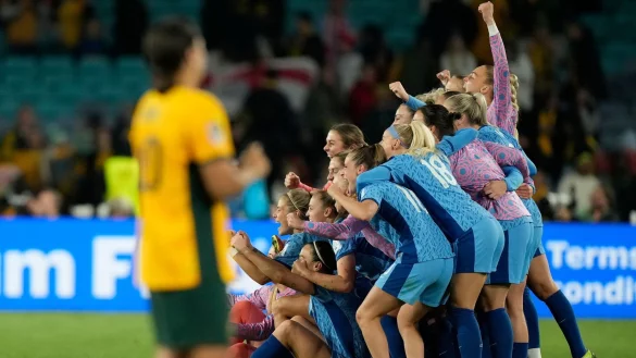 Die Engl&auml;nderinnen besiegten im WM-Halbfinale Australien mit 3:1. - &copy; Rick Rycroft/AP/dpa