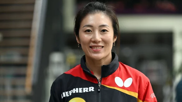 Die 40-jährige Han Ying gewann ihr Auftaktspiel bei der Tischtennis-WM in Durban. - © Federico Gambarini/dpa