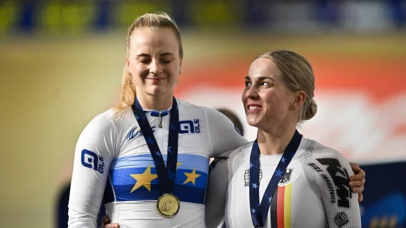 Die beiden Bahnrad-Stars Lea Sophie Friedrich und Emma Hinze. - &copy; Gian Ehrenzeller/KEYSTONE/dpa