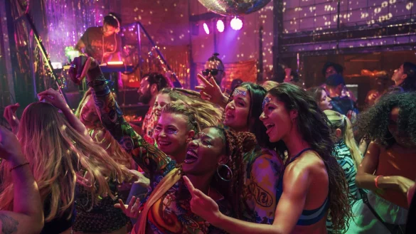 In der zweiten &laquo;Para&raquo;-Staffel will die M&auml;dels-Gang aus dem Berliner Wedding wieder das gro&szlig;e Geld machen - und Spa&szlig; haben. - &copy; Christoph Assmann/Turner Broadcasting System Europe Limited/Warner Bros. Discovery/W&B Television GmbH/dpa