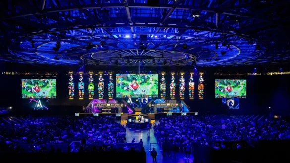 Im E-Sport füllen sich wieder die Arenen - doch nicht für alle Organisationen sieht es gut aus. - © Christoph Soeder/dpa