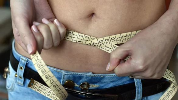 Verschiedene Formen der Essst&ouml;rung nehmen vor allem bei jungen M&auml;dchen zu. - &copy; Jens Kalaene/dpa-Zentralbild/dpa