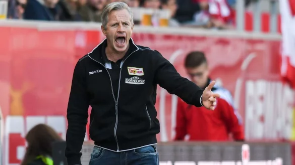 Der 52-j&auml;hrige Jens Keller kann sich den 
1. FC Union Berlin auch als Meister vorstellen. - &copy; Armin Weigel/dpa/Archivbild