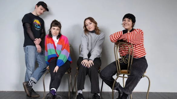 Nino Cutino (l-r), Anja Jurleit, Svenja Schwalm und Maria Costantino von der Indiepop-Band Power Plush. - &copy; Sebastian Kahnert/dpa